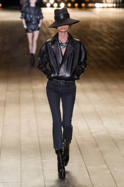 Look 24